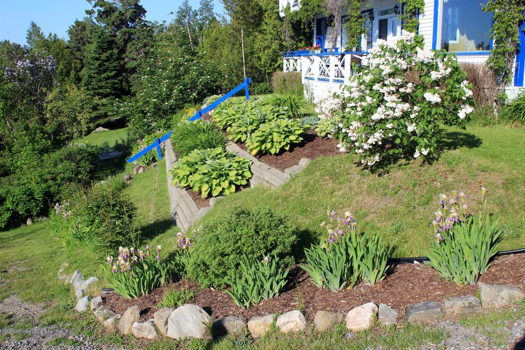 Auberge Fleurs De Lune La Malbaie Exterior photo